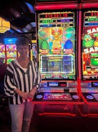 Live dealer settling Infinite Blackjack hands at slot977, showing card outcomes and payout display